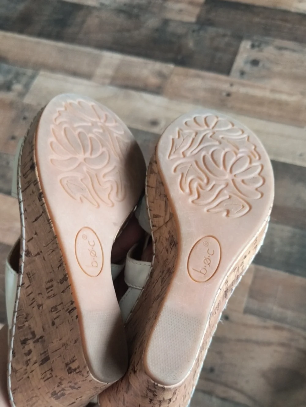b.o.c. Cream White Faux Leather Cork Wedge Sandals Sz 7 Women